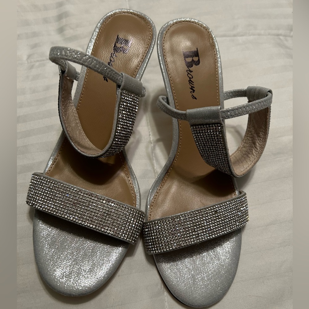Browns Angie sandal in size 8   Worn once for a wedding   In great shape
